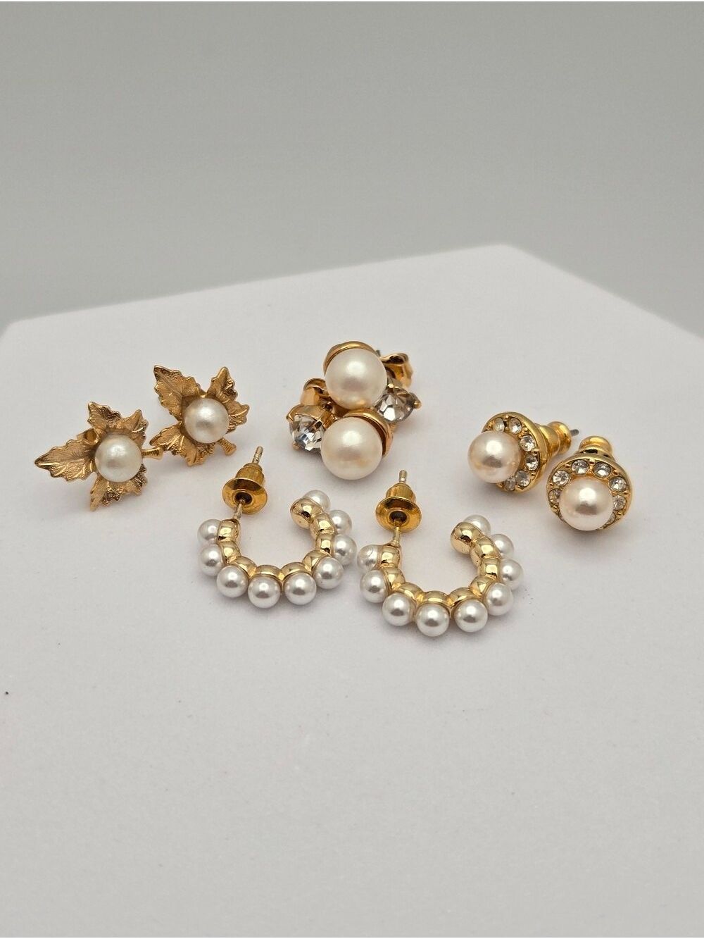 4 Pair Gold Tone Stud Earring Set Leaf Faux Pearl Halo Earrings New 1/2''